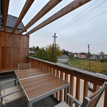 Domaine Edegger - Organic Winery Badacsony Apart Otel 3*