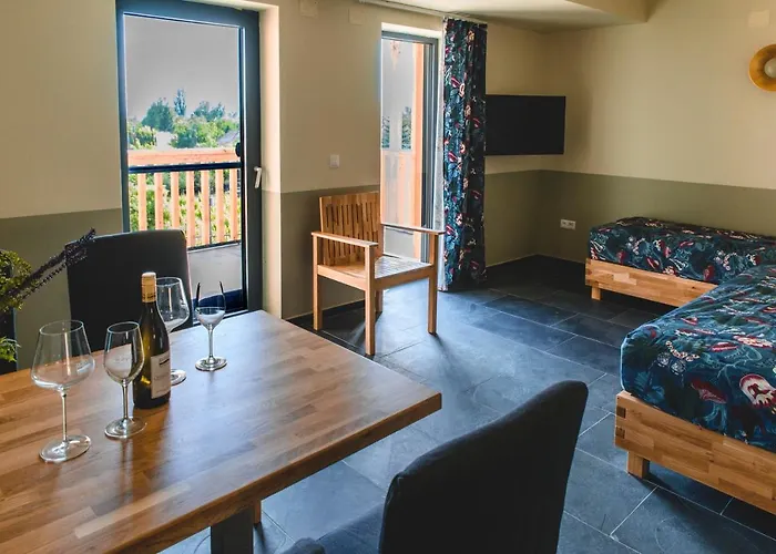 Domaine Edegger - Organic Winery Badacsony 3* バダチョニトマイ